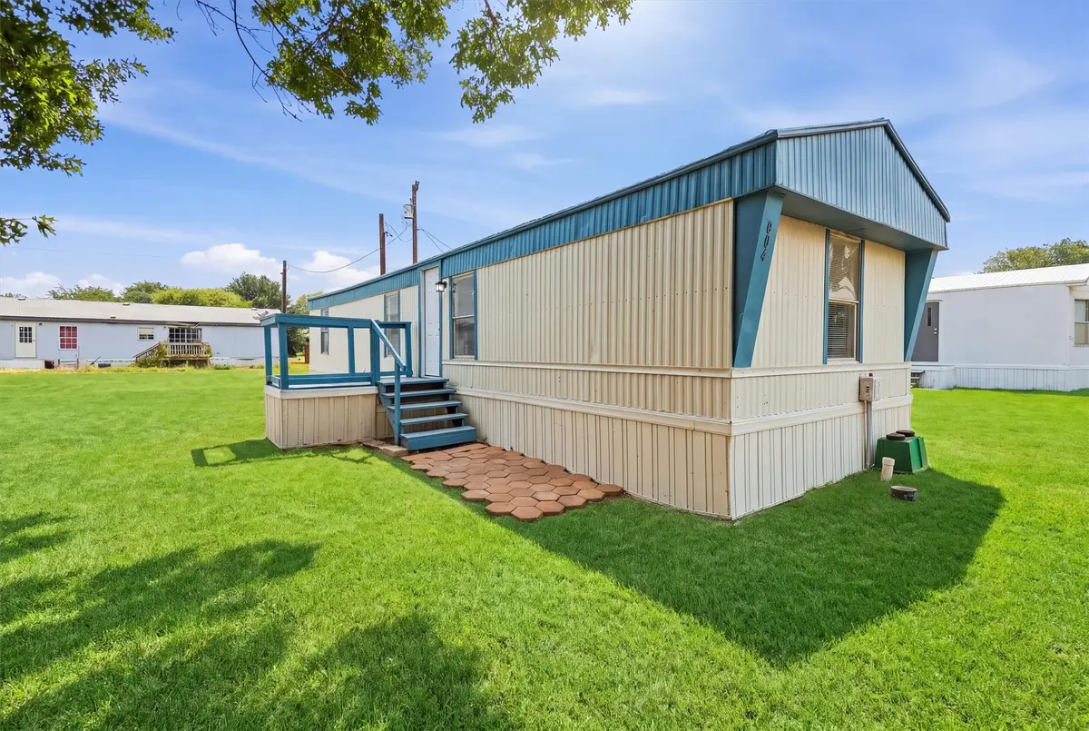 904- B Flamingo Road, Granbury, TX 76049 - #1