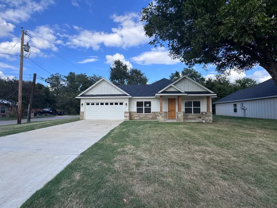 207 S Washington Street, Cleburne, TX 76031 - #2