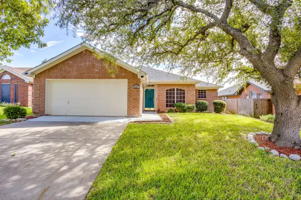 6221 St Leonard Drive, Arlington, TX 76001
