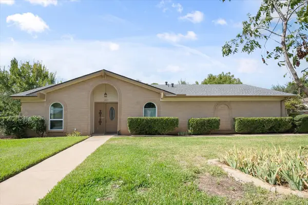 2017 Hurstview Drive, Hurst, TX 76054