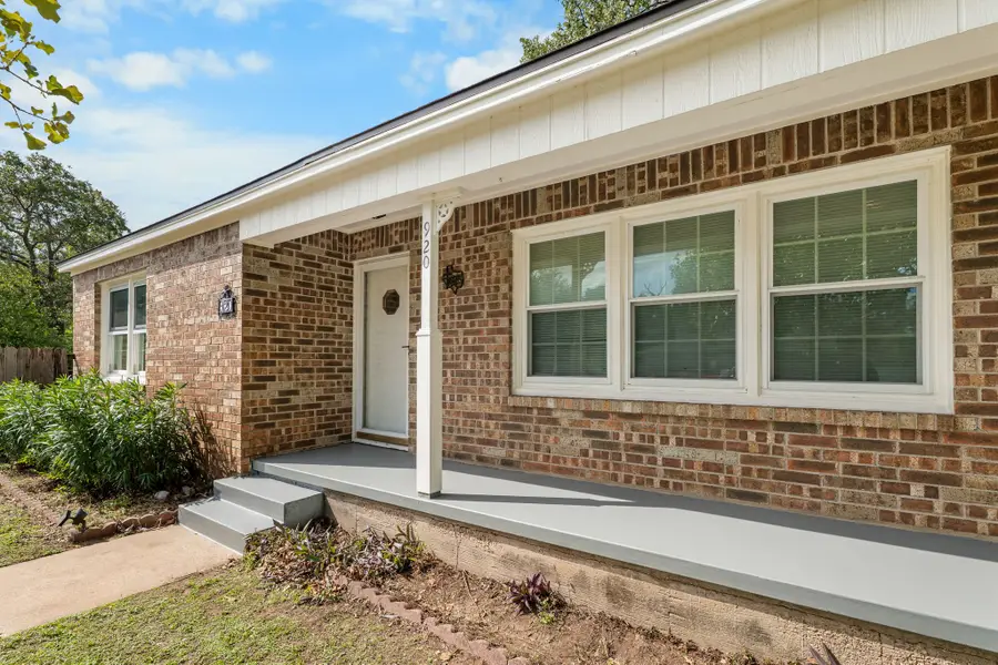 920 Avenue C, Lacy Lakeview, TX 76705 - #3