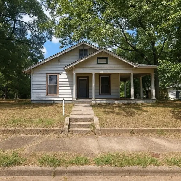 726 W Sherman Street, Paris, TX 75460