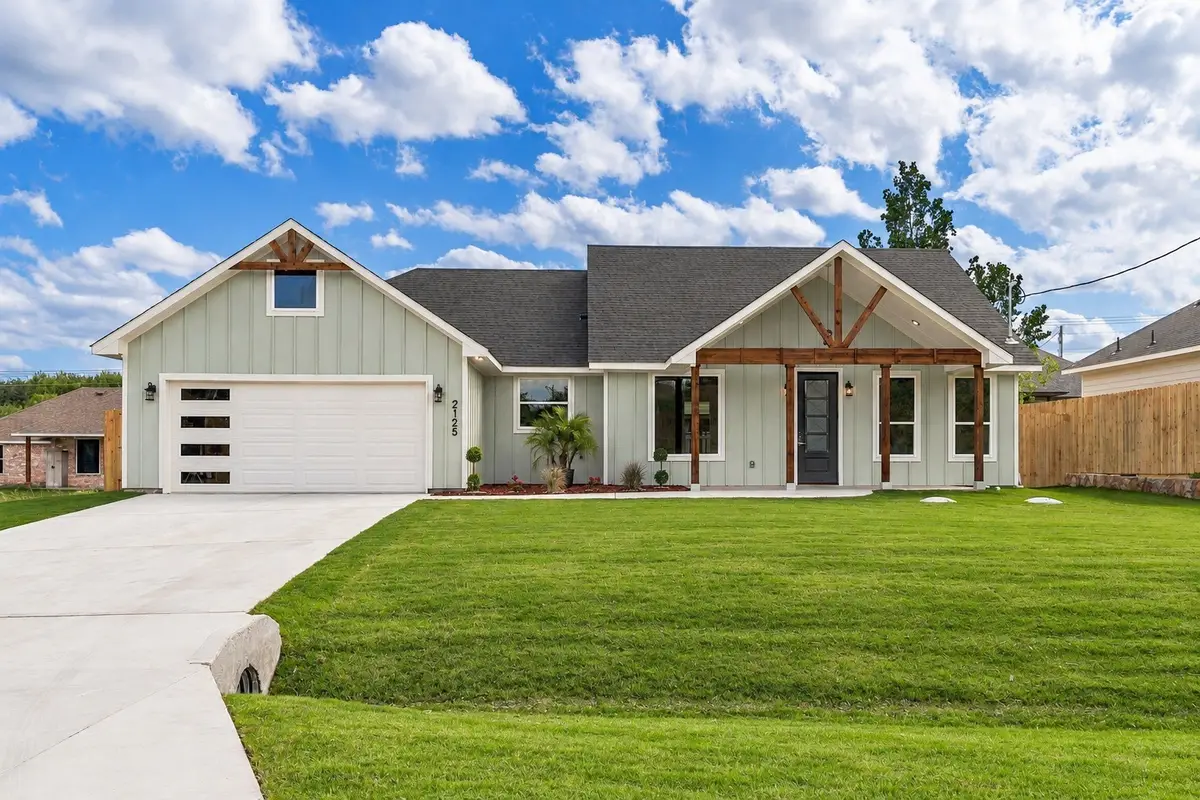2125 Steepleridge Circle, Granbury, TX 76048 - #1