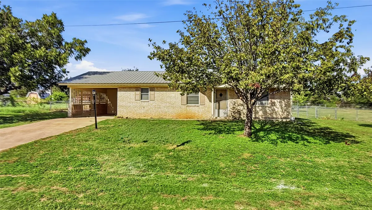 905 W Standifer Street, Hamilton, TX 76531 - #1