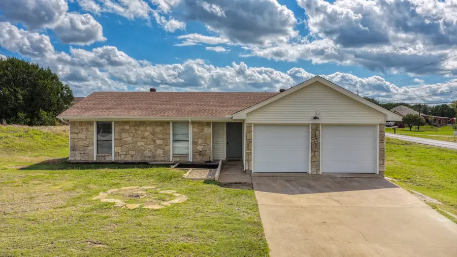 901 W Apache Trail, Granbury, TX 76048 - #2