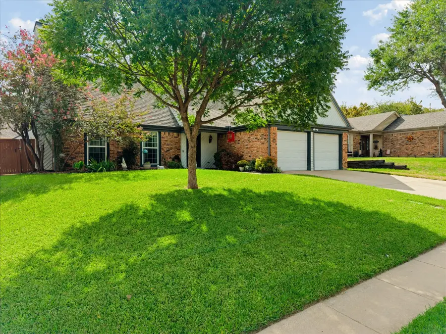 208 Wildbriar Street, Euless, TX 76039 - #3