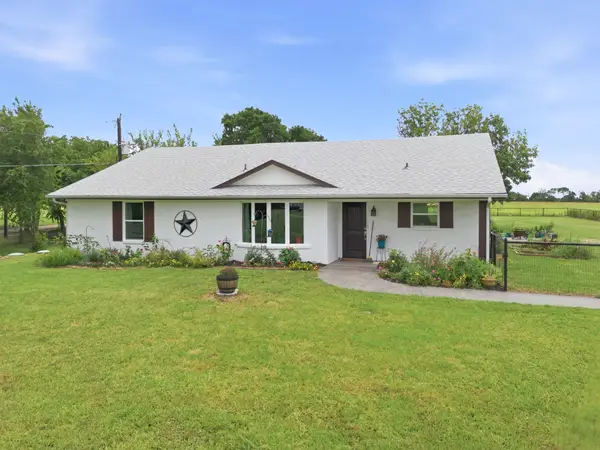 698 Hackberry Road, Van Alstyne, TX 75495