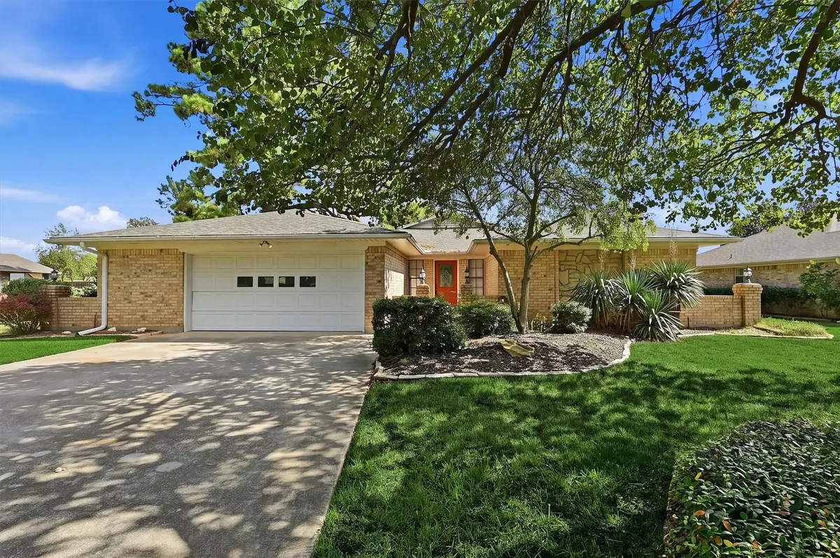718 Kiowa Drive W, Lake Kiowa, TX 76240 - #1