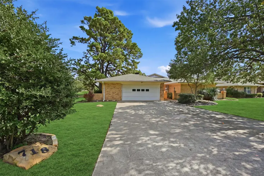 718 Kiowa Drive W, Lake Kiowa, TX 76240 - #2