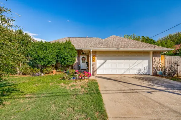 616 N Cherry Street, Aubrey, TX 76227