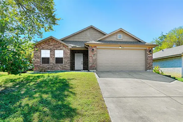 1242 E Powell Avenue, Fort Worth, TX 76104