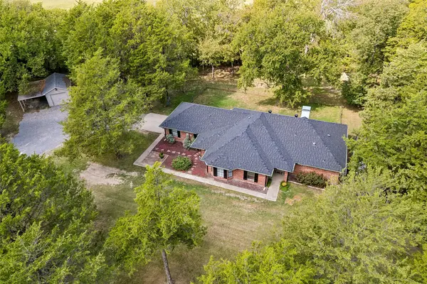 2615 N Lincoln Park Road, Van Alstyne, TX 75495