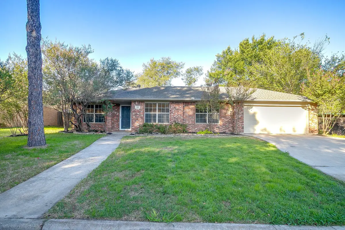 109 Briarwood Drive, Kennedale, TX 76060 - #1