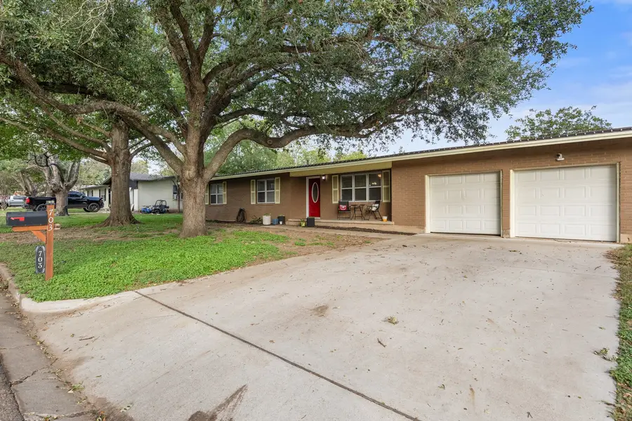 703 W Elizabeth Drive, Robinson, TX 76706 - #2