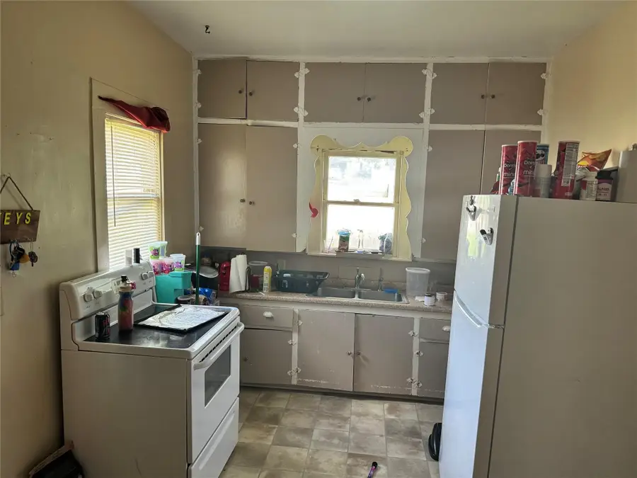 207 N 5th Street, Santa Anna, TX 76878 - #3