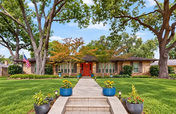 910 Sharpshire Street, Grand Prairie, TX 75050