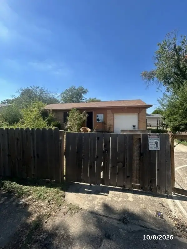 8827 Rustown Drive, Dallas, TX 75228