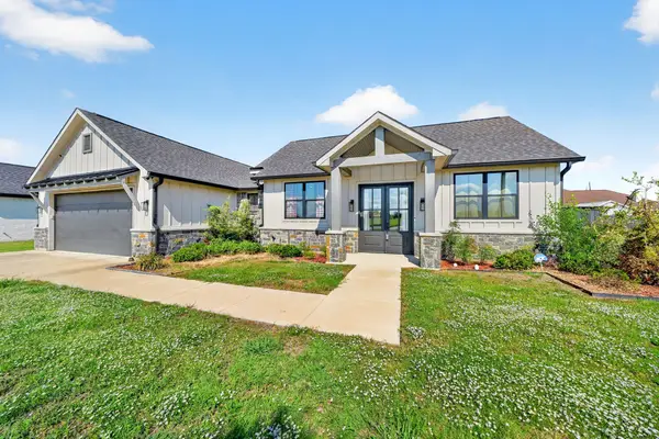 312 W James Street, Mabank, TX 75147