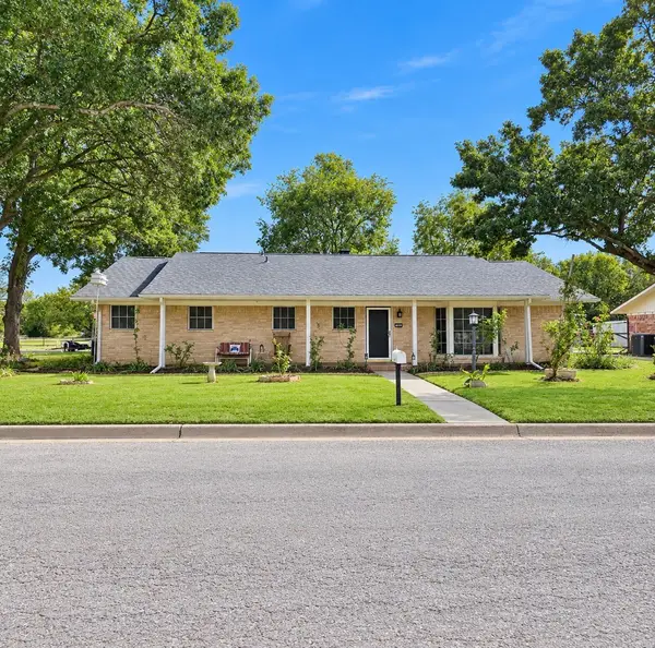 208 Fairfield Street, Gainesville, TX 76240