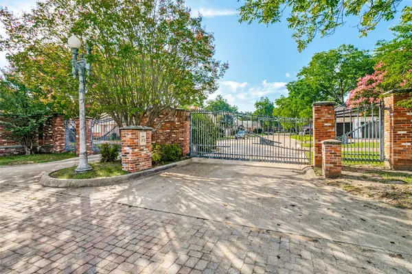 1010 Village Green Court, Arlington, TX 76012