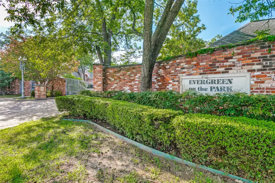 1010 Village Green Court, Arlington, TX 76012 - #2