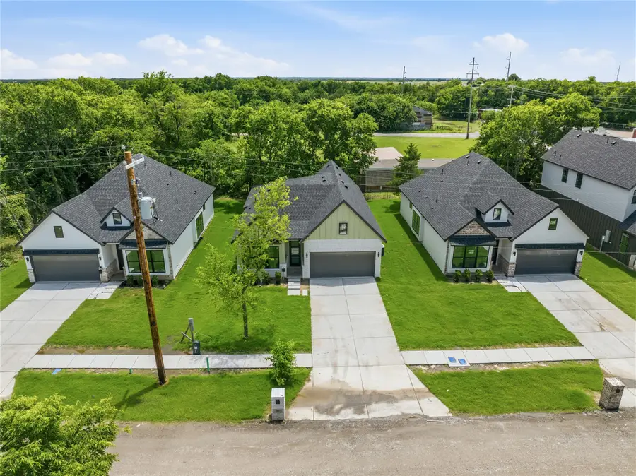 301 E Locust Street, Leonard, TX 75452 - #2