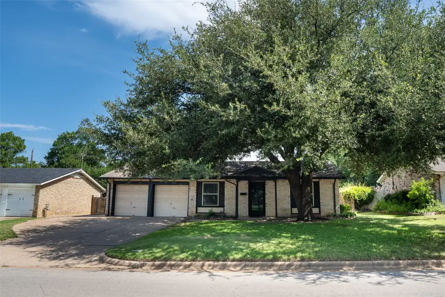 311 Town Creek Drive, Euless, TX 76039 - #2