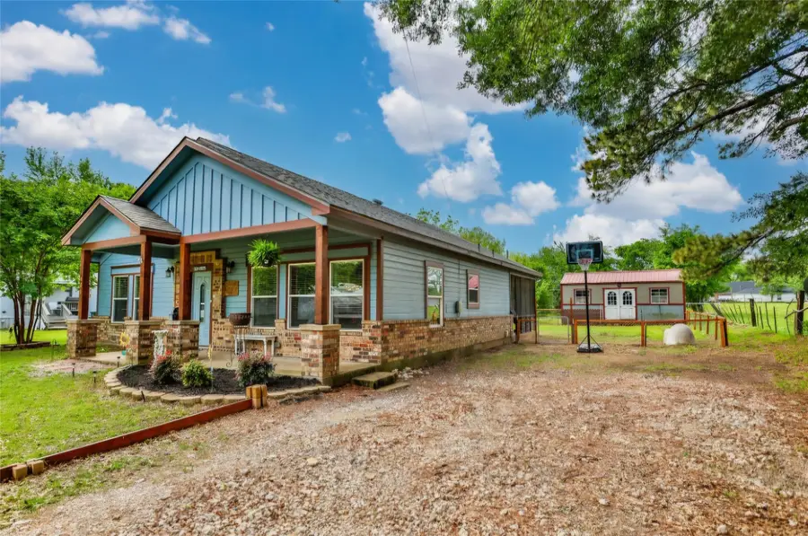 406 W Elm Street, Collinsville, TX 76233 - #2