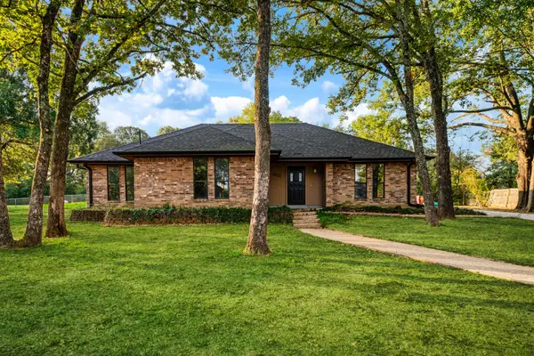 3820 Lakeshore Drive, Paris, TX 75462
