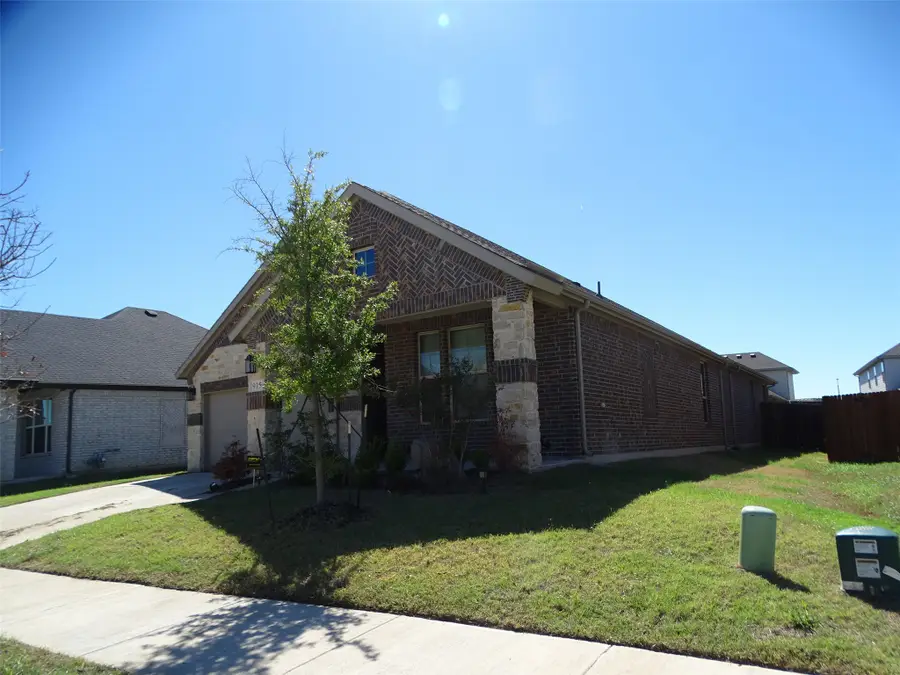 915 Hawthorn Lane, Mansfield, TX 76063 - #3