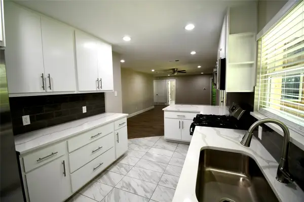 1015 Mitchell Road, Irving, TX 75060