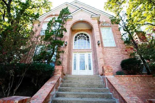 1102 Cedarbrook Drive, Arlington, TX 76006
