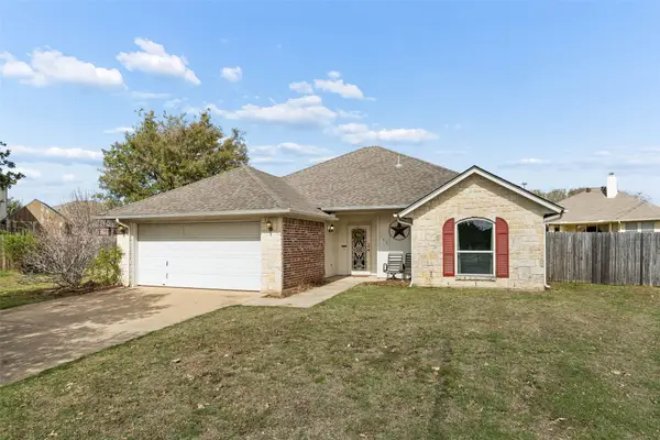 102 Saint James Court, Rhome, TX 76078