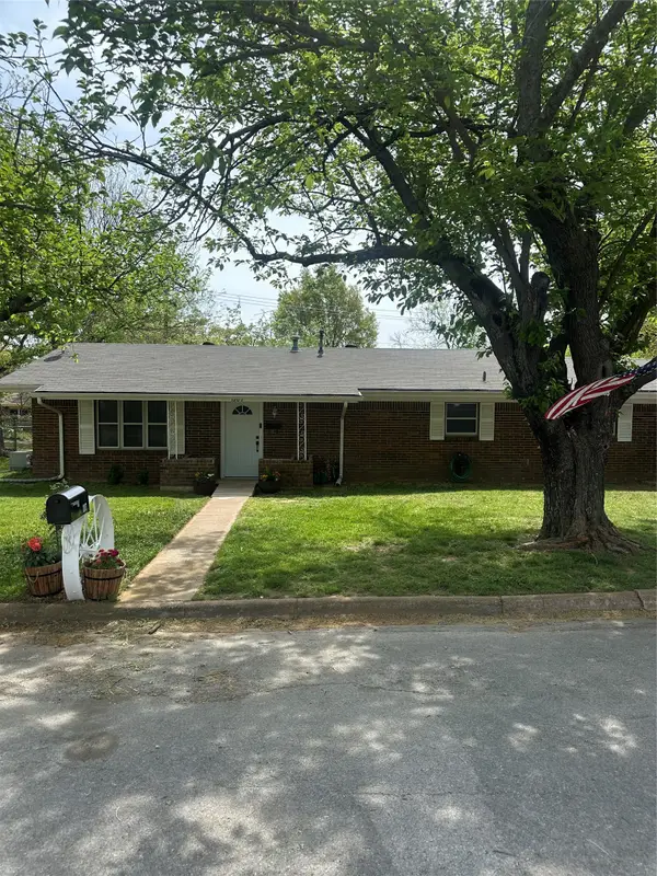 1207 Pebble Street, Bowie, TX 76230