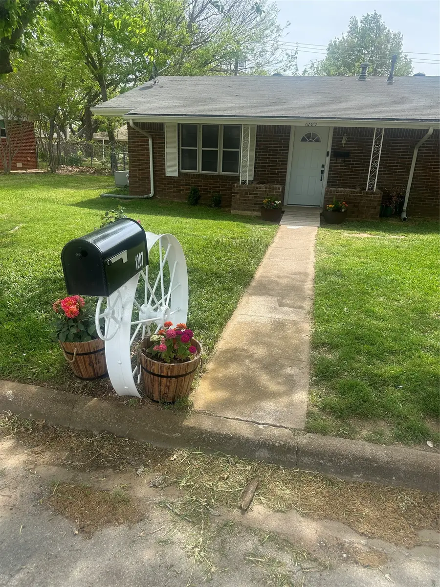 1207 Pebble Street, Bowie, TX 76230 - #2