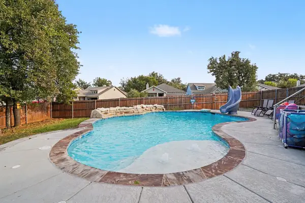 360 Daleview Drive, Kennedale, TX 76060