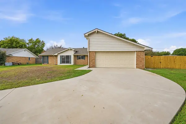 2110 Oak Creek Circle, Sherman, TX 75092