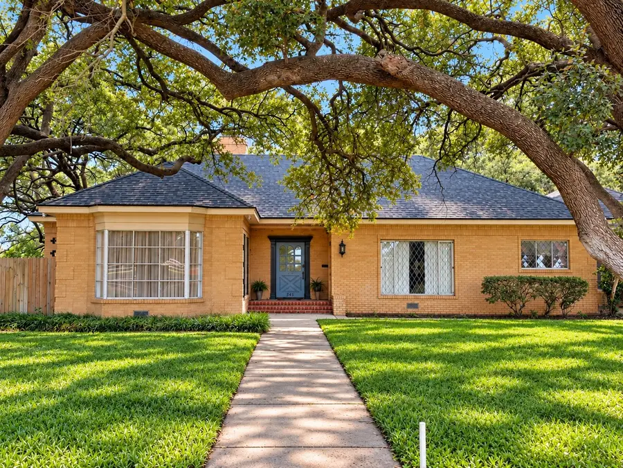 345 W Clinton Street, Dublin, TX 76446 - #3