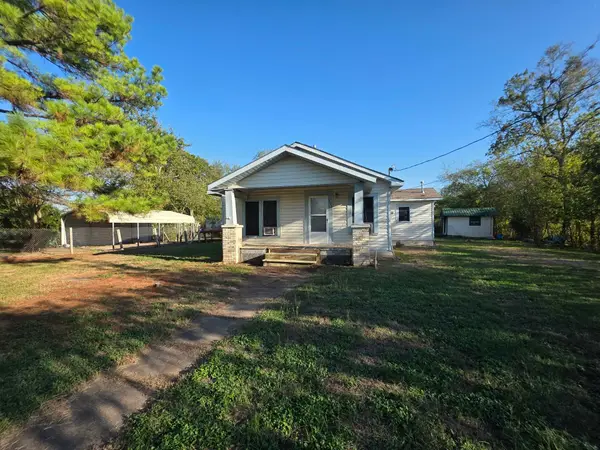713 W Fannin, Mexia, TX 76667