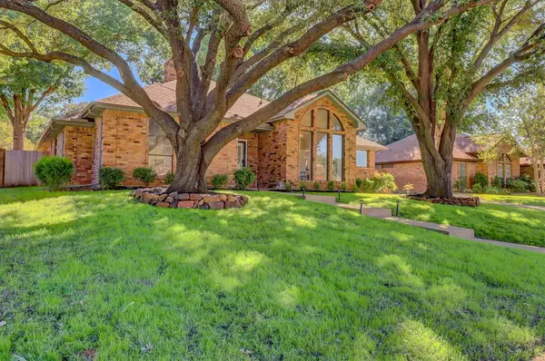 714 Highview Lane, Grapevine, TX 76051