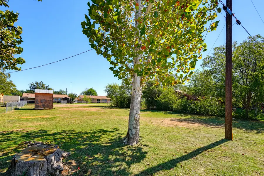 2307 & 2309 Fifth Ave, Coleman, TX 76834 - #3