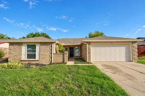 3018 Meadow Creek Court, Grand Prairie, TX 75052