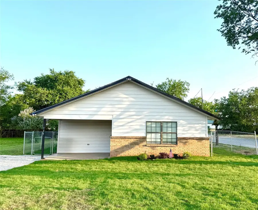 739 W Pine Street, Jacksboro, TX 76458 - #3