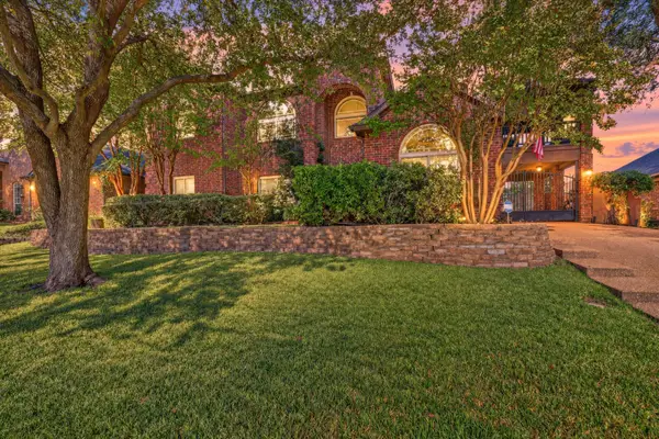 204 Castle Hill Drive, Burleson, TX 76028