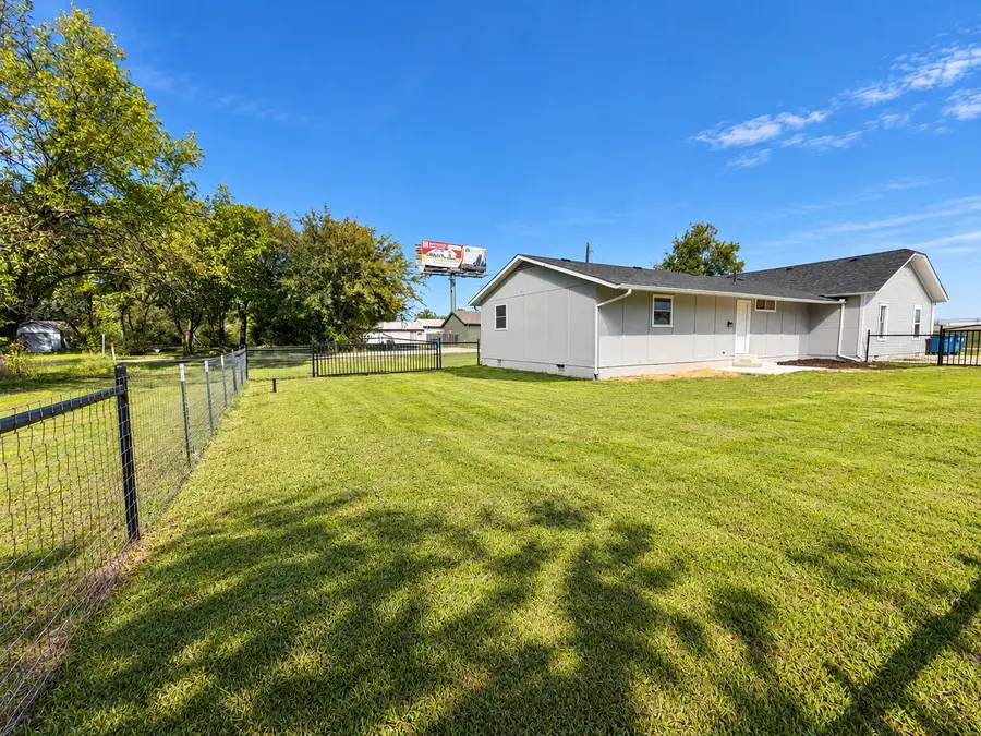 401 N Frontage Road, Valley View, TX 76272 - #2