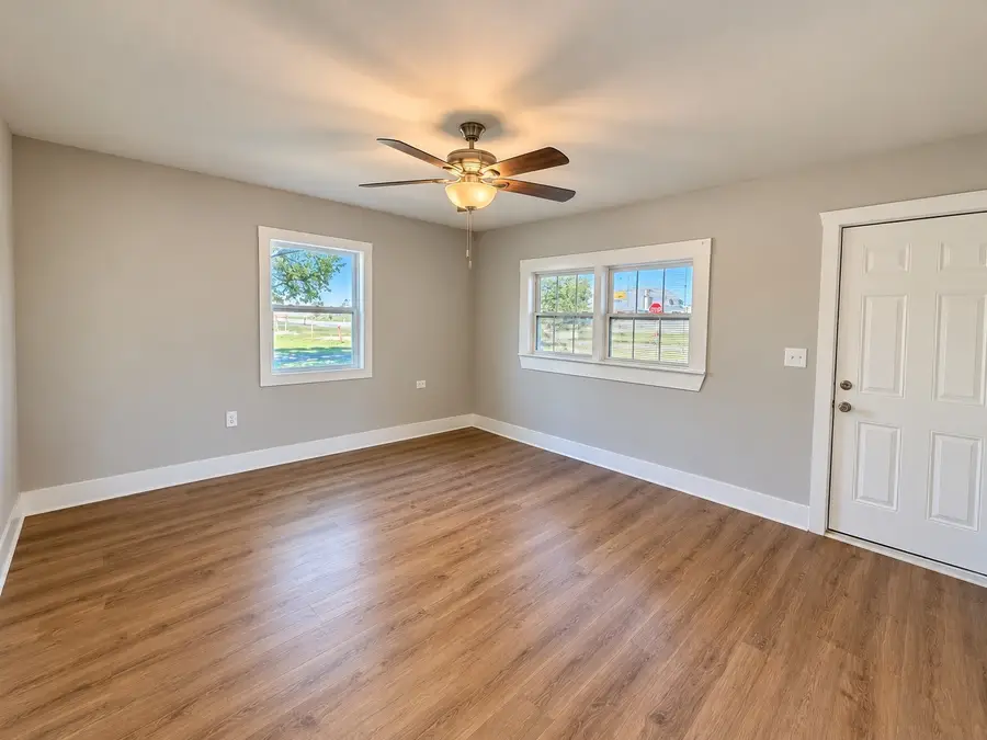 401 N Frontage Road, Valley View, TX 76272 - #3