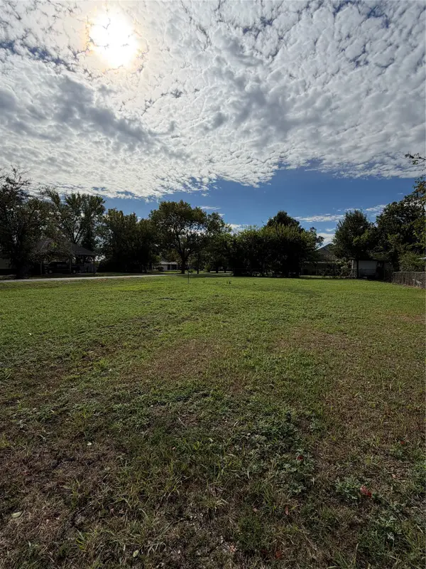 704 Poplar Street, Honey Grove, TX 75446