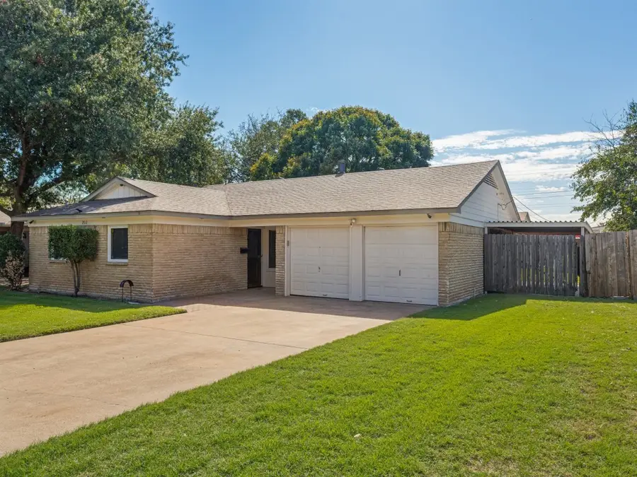 2912 Linden Lea, Irving, TX 75061 - #3