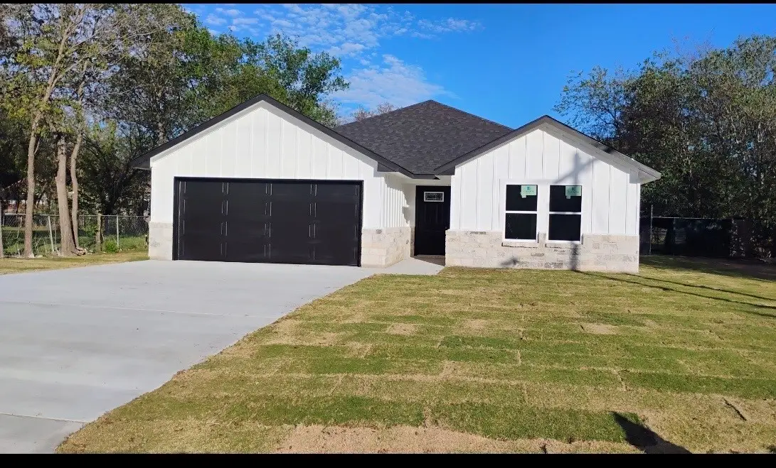 415 SE 5th Avenue Se, Mineral Wells, TX 76067 - #1