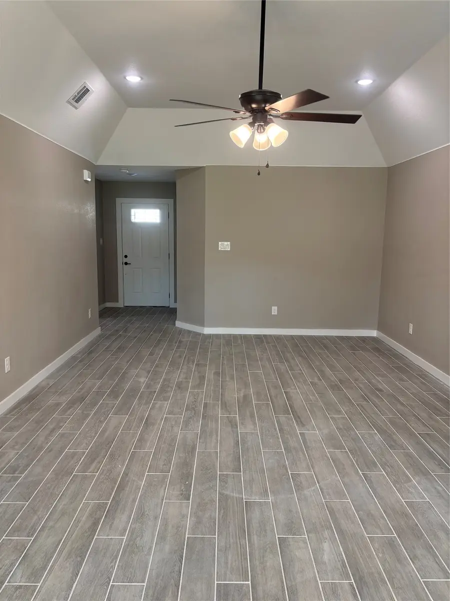 415 SE 5th Avenue Se, Mineral Wells, TX 76067 - #3
